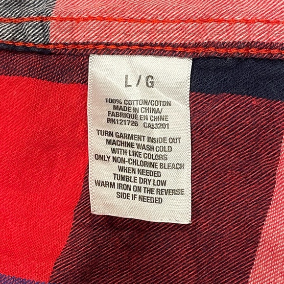 Aeropostale Red and Navy Plaid Men's Shirt - Picture 3 of 3